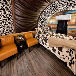 Rustic Wagon Glamping Hot Tub - Image 5