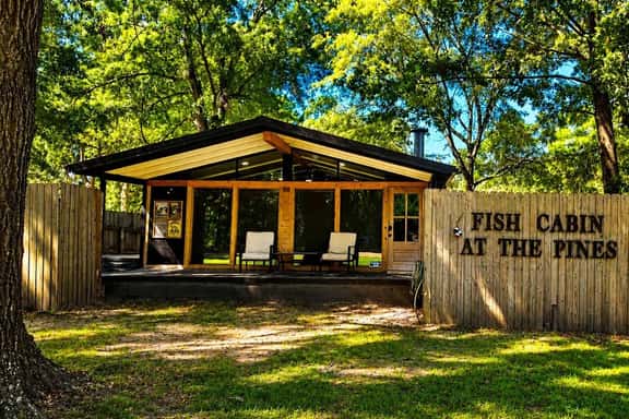 Fish Cabin at the Pines - Image 1